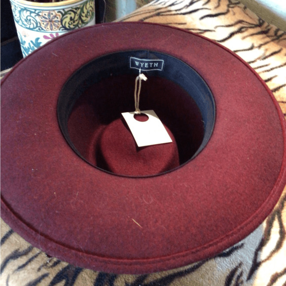 NEW ! Rare Wyeth maroon feather rancher